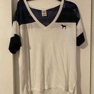 V neck campus tee
